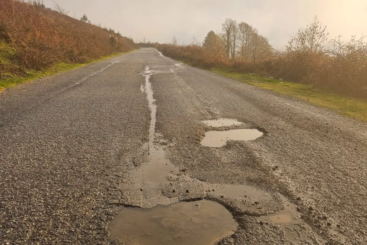 Strade chiuse o impraticabili nelle Serre, la denuncia di Fabriella Group: «È la\u00A0morte economica e sociale di un territorio»\n