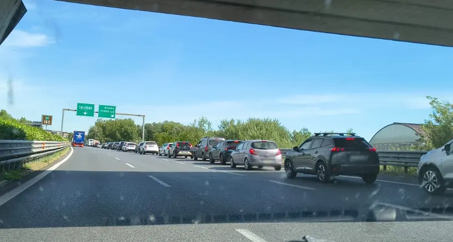 Code improvvise sull’A2 a Rende: «Nessun segnale, si rischia l’incidente»\n