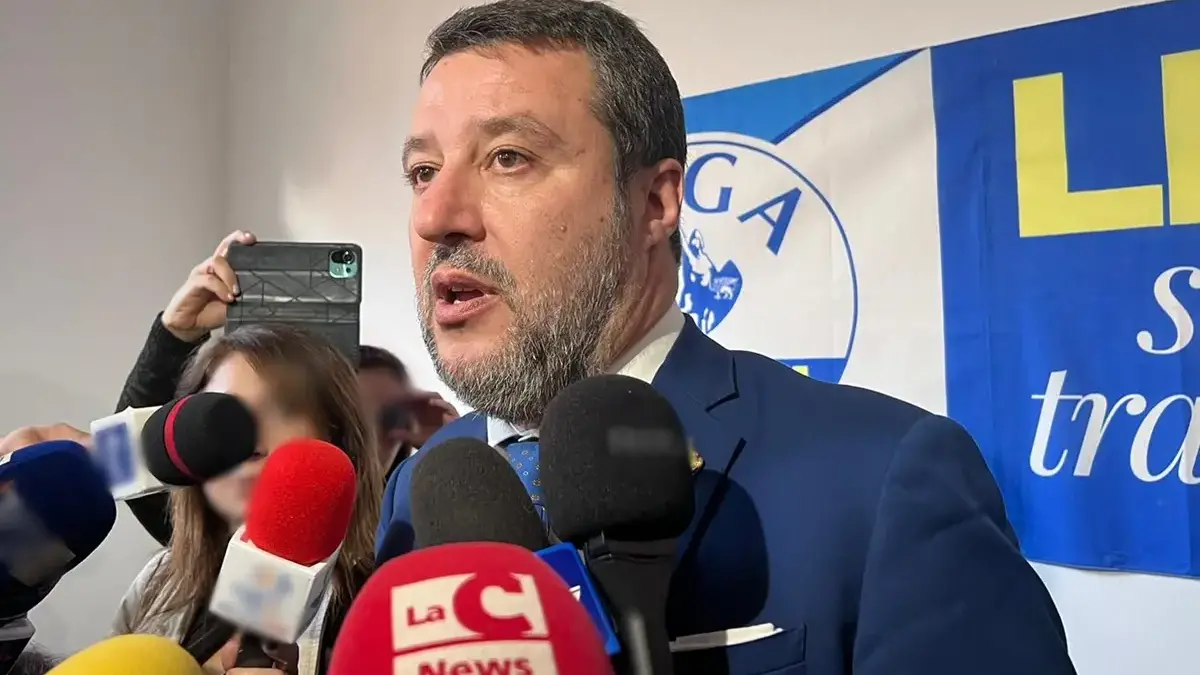<p><span style=\"color:hsl(0, 75%, 60%);\">Salvini in Calabria</span>: prima il taglio del nastro sulla Statale 182, poi a Reggio per presentare i candidati della Lega</p>