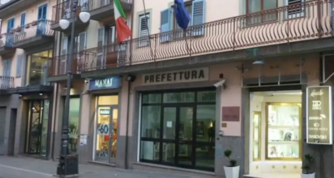 Intimidazioni nella zona industriale tra Vibo e Jonadi: riunione in Prefettura con l’obiettivo di rafforzare la sicurezza\n