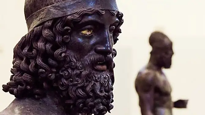 <p>I Bronzi di Riace, conservati nel Museo archeologico nazionale di Reggio Calabria</p>\\n
