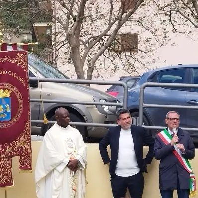 Domenica mattina di festa a Rosario Valanidi per la riconsegna della piazza alla comunità\n