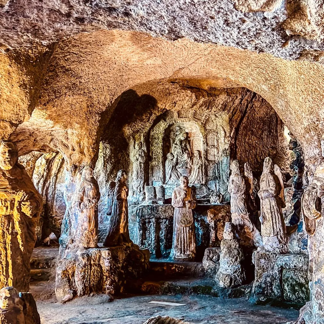 Nel respiro di pietra, l’anima di Piedigrotta\n