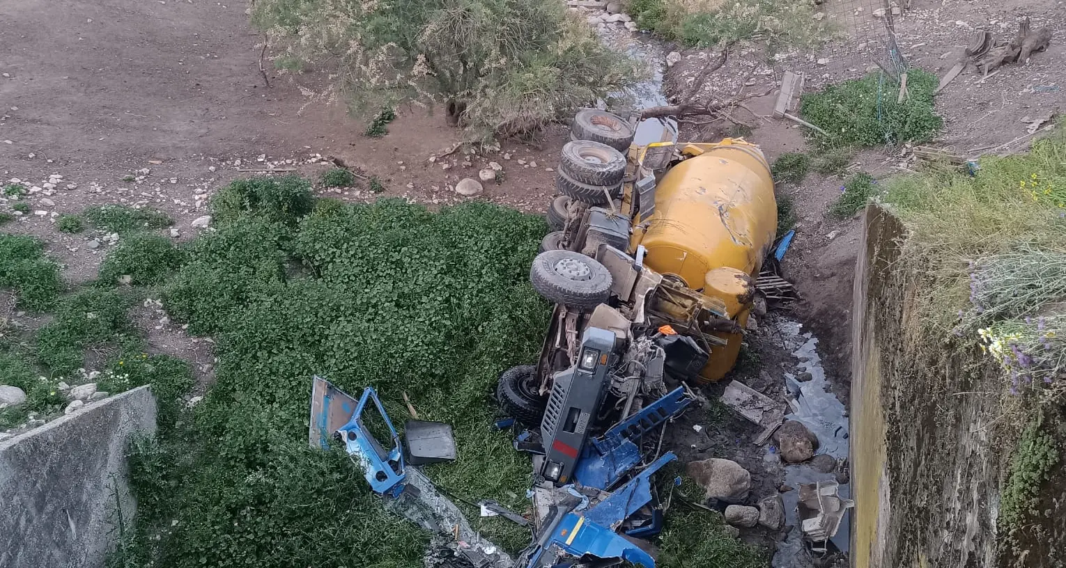 Caulonia, autobetoniera precipita in un burrone: conducente in gravi condizioni\n