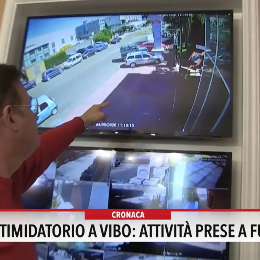 <p>Intimidazioni a 5 aziende a Vibo, uno dei titolari: «Una scena da Far West. I nostri figli andranno via da qui»</p>
