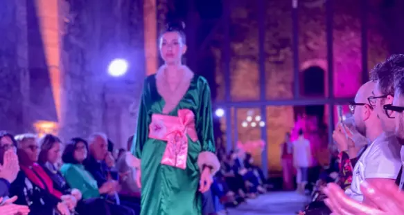 Hanami al Castello Svevo di Cosenza: la South Italy Fashion Week celebra dieci anni e interroga il futuro\n