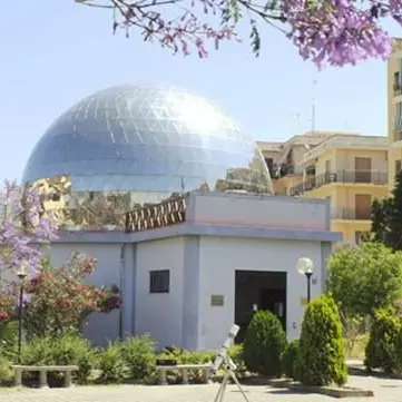 Al Planetarium Pythagoras “Storie incise nel metallo: simboli e potere nelle monete greche” con il Professor Daniele Castrizio\n