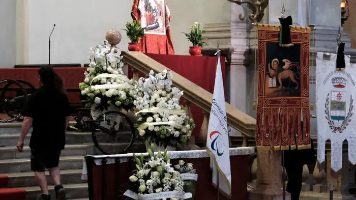 <p>I funerali di Alex Zanardi nella basilica di Santa Giustina nel cuore di Prato della Valle</p>\\n , ANSA
