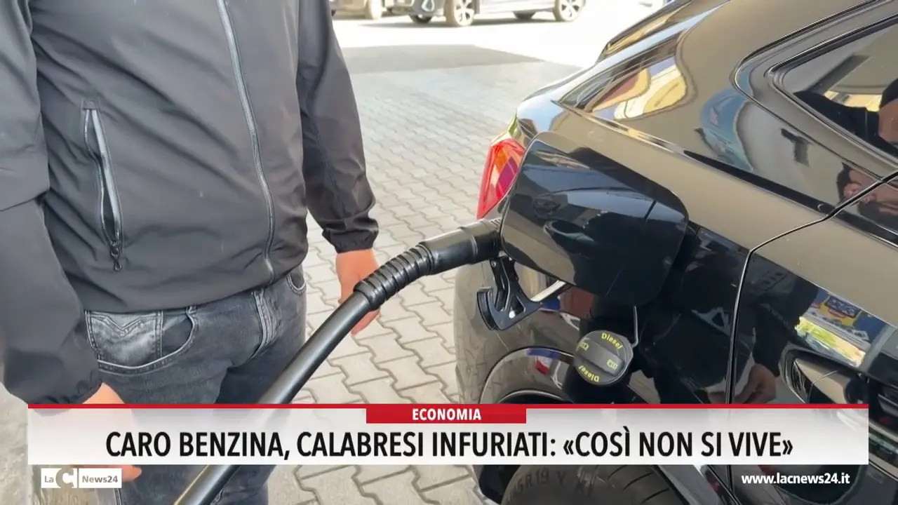Caro benzina, calabresi infuriati: «Così non si vive»