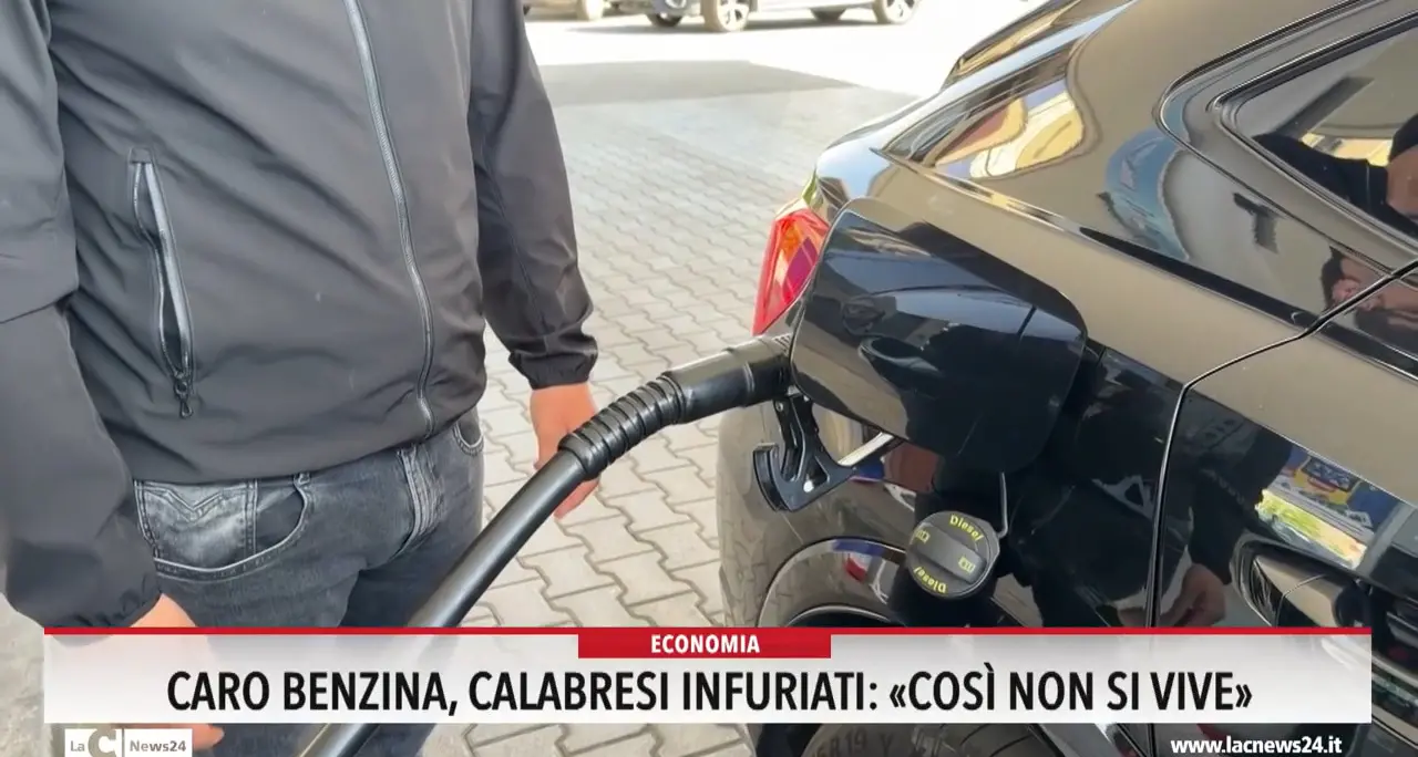 Caro benzina, calabresi infuriati: «Così non si vive»
