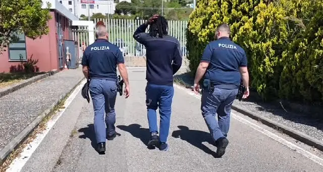 Catanzaro, il questore emette un provvedimento di trattenimento di un cittadino straniero, ritenuto pericoloso per\u00A0la sicurezza pubblica\n