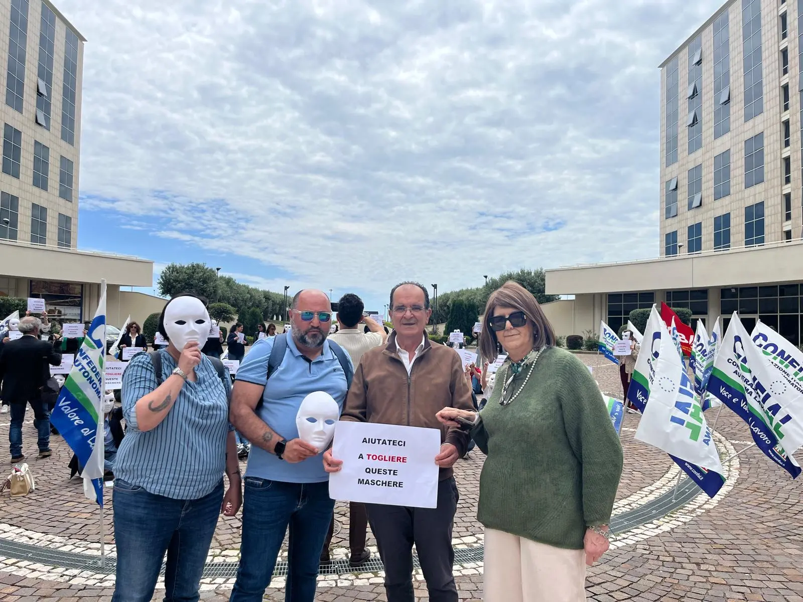 Lavoratori Konecta in piazza a Catanzaro, Barbuto e Bruno: «C’è una responsabilità politica, ora servono soluzioni»\n