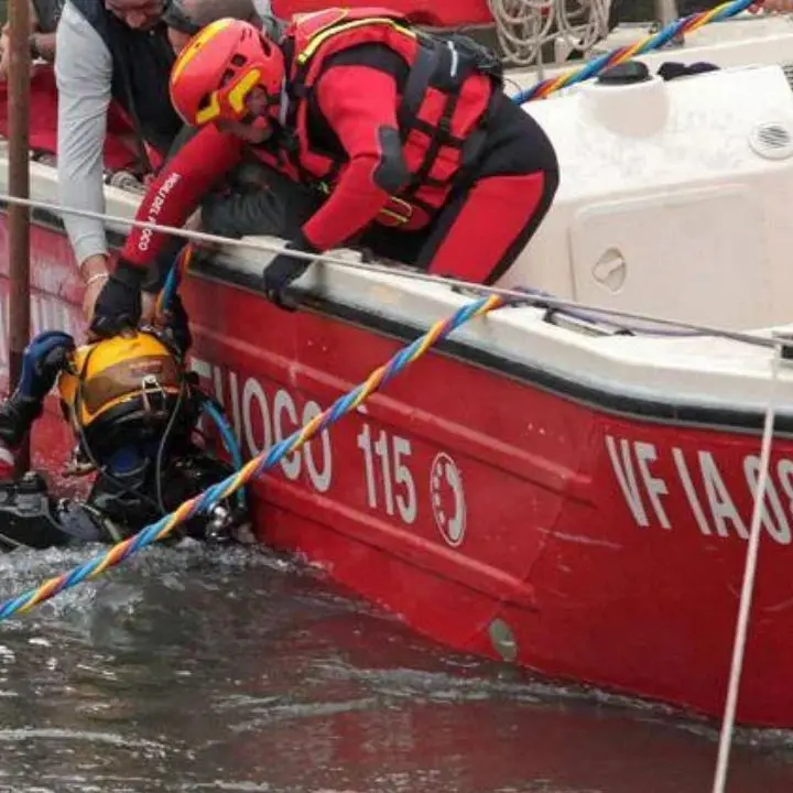 In tre si gettano in acqua a Venezia, ventenne muore annegato\n