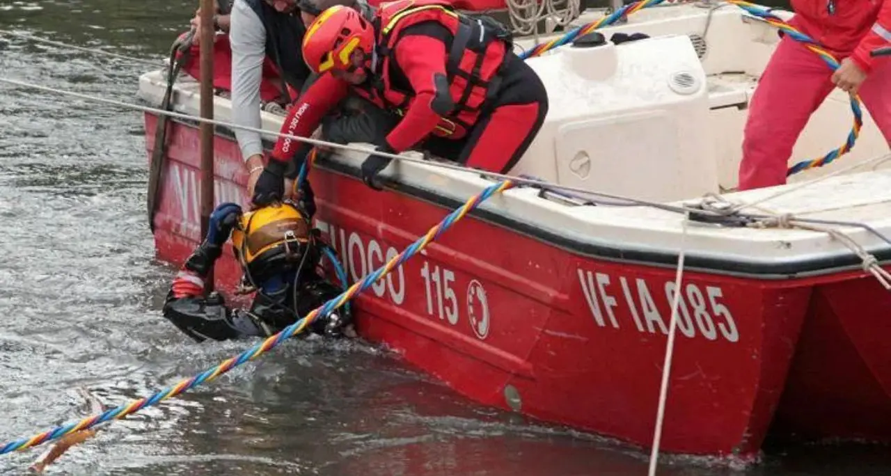 In tre si gettano in acqua a Venezia, ventenne muore annegato\n