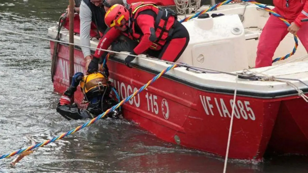 In tre si gettano in acqua a Venezia, ventenne muore annegato\n