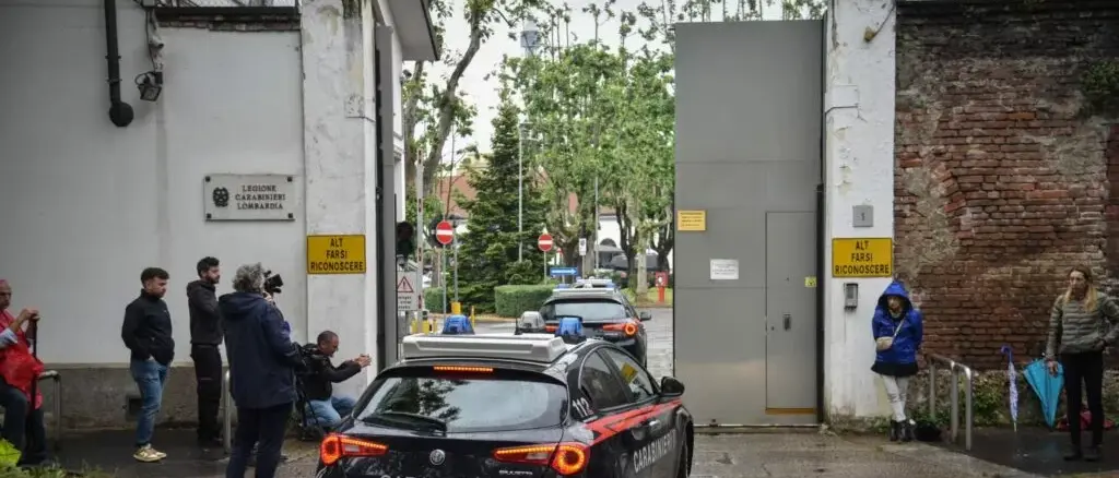 Garlasco, le gemelle Cappa dai carabinieri: Paola interrogata per oltre due ore, Stefania in caserma. Nessuna dichiarazione\n