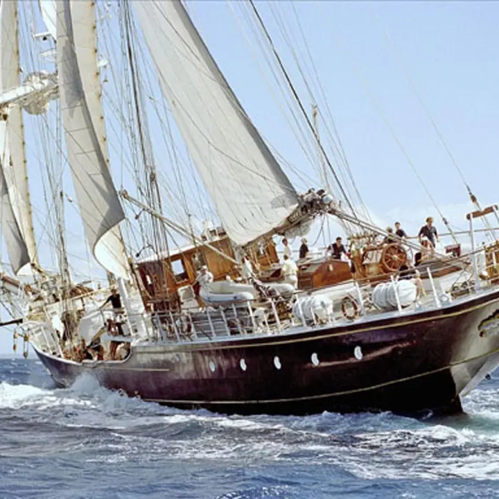 Approda a Vibo Marina il brigantino più grande del mondo: Nave Italia il 16 maggio in porto aperta al pubblico\n