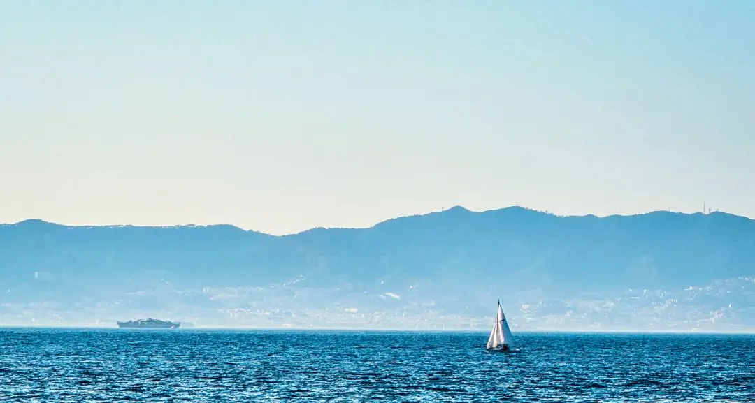 Catene di sale e vele di luce\n