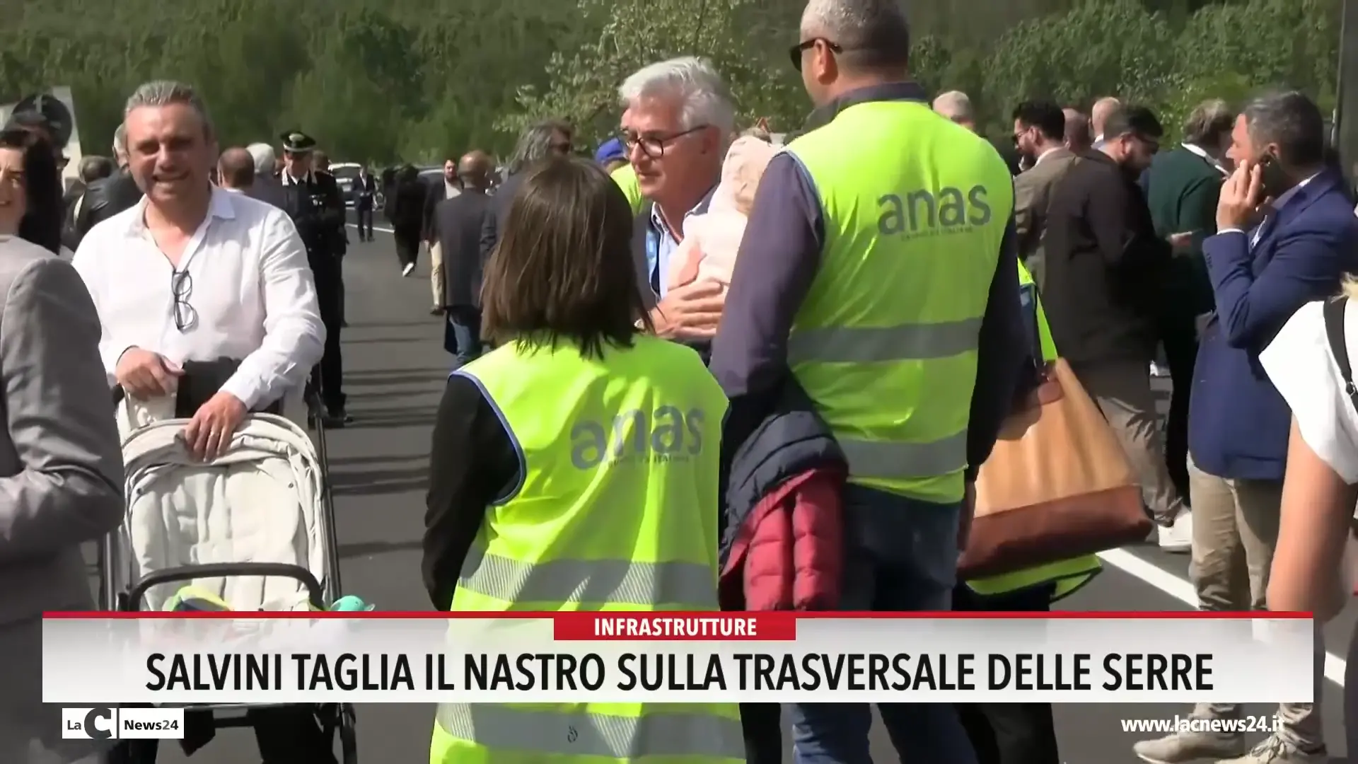 Salvini taglia il nastro sulla Trasversale delle Serre