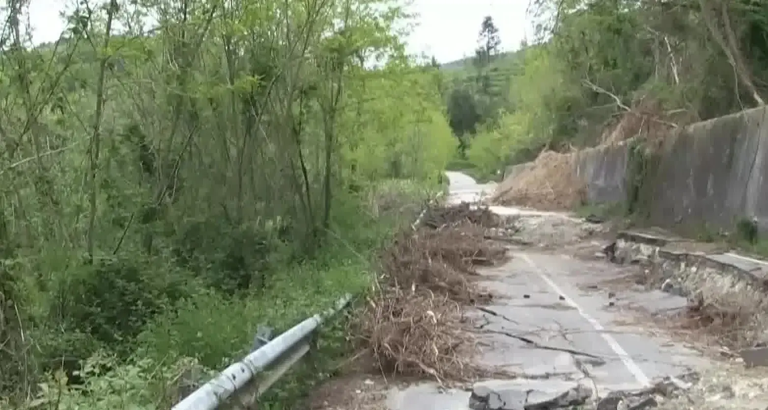 <p>Strade impraticabili nelle Serre vibonesi, la disperazione dei camionisti che devono raggiungere l'A2:<span style=\"color:hsl(0, 75%, 60%);\"> «Impossibile lavorare così»</span></p>
