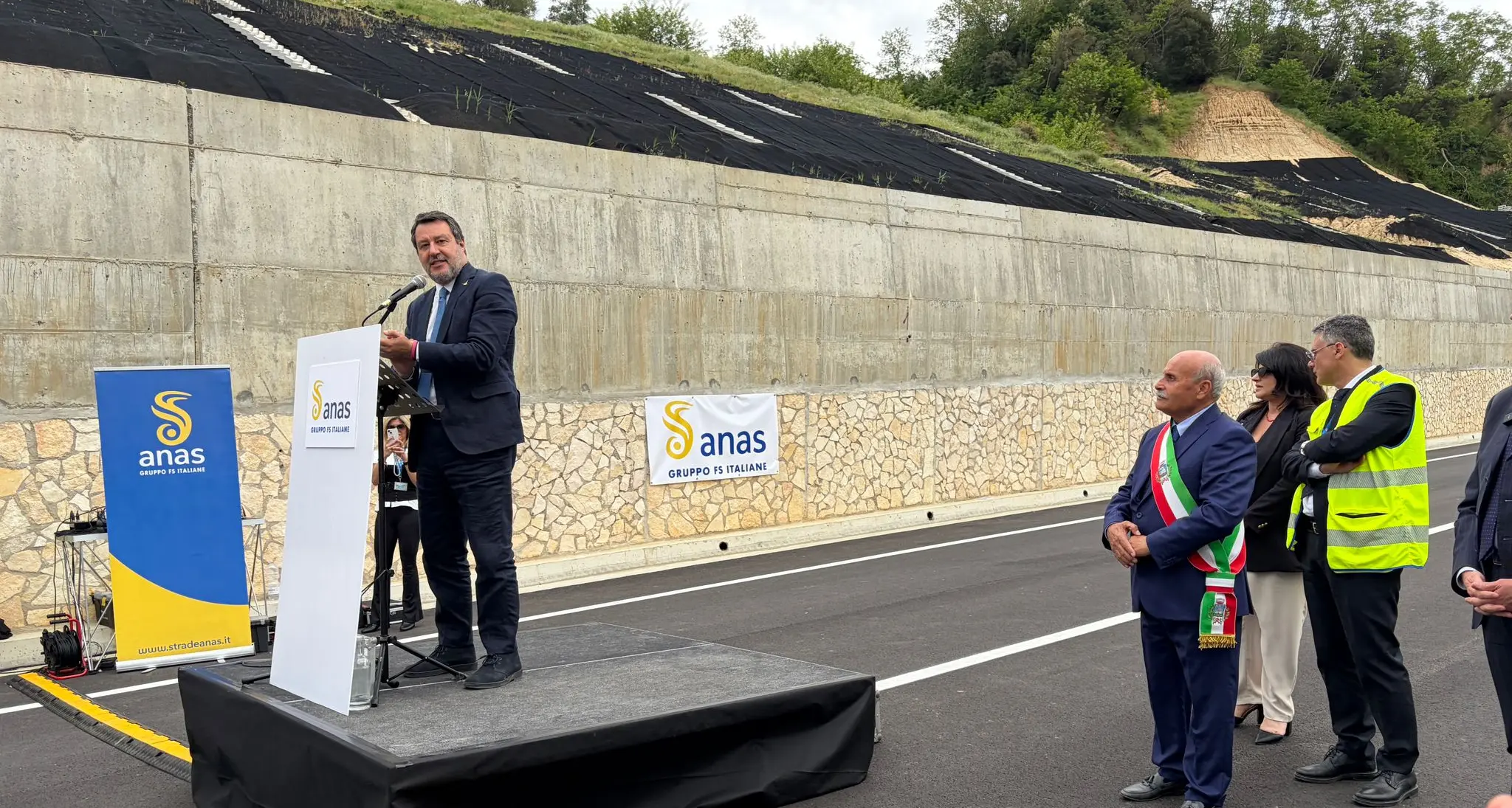 Tredici miliardi di Ponte (e di sogni), un chilometro e mezzo di realtà inaugurati da Salvini\n