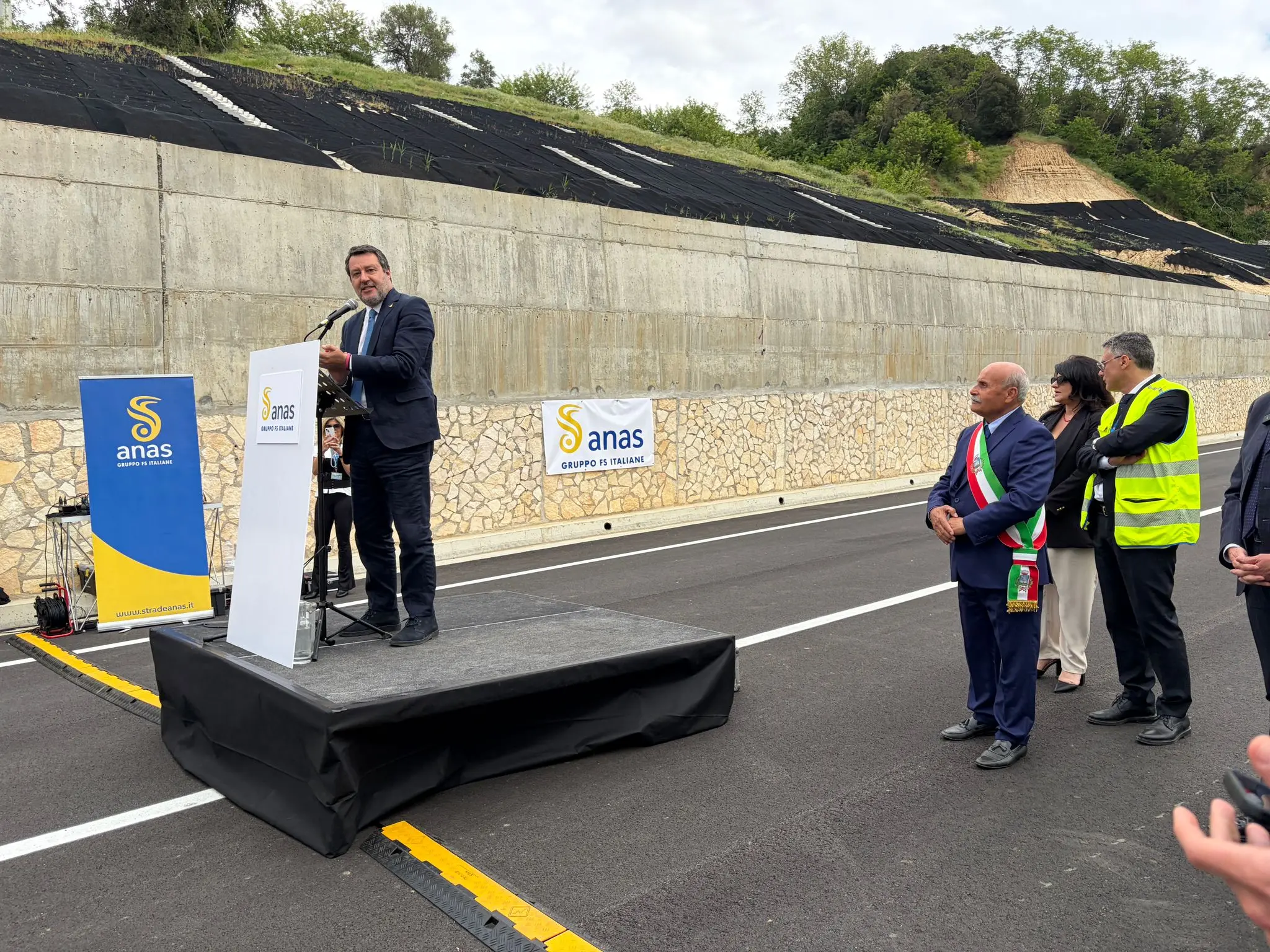 Tredici miliardi di Ponte (e di sogni), un chilometro e mezzo di realtà inaugurati da Salvini\n