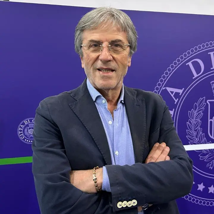 Cosenza, Fuorivia replica a Mancini: «Le sue proposte sono già norme operative del Comune»\n