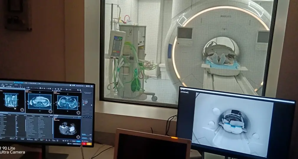 Al Gom\u00A0arriva la nuova risonanza magnetica 1.5 Tesla: più esami, diagnosi più precise e liste d’attesa da abbattere. Frittelli: «La Calabria dimostra di essere avanti»\n