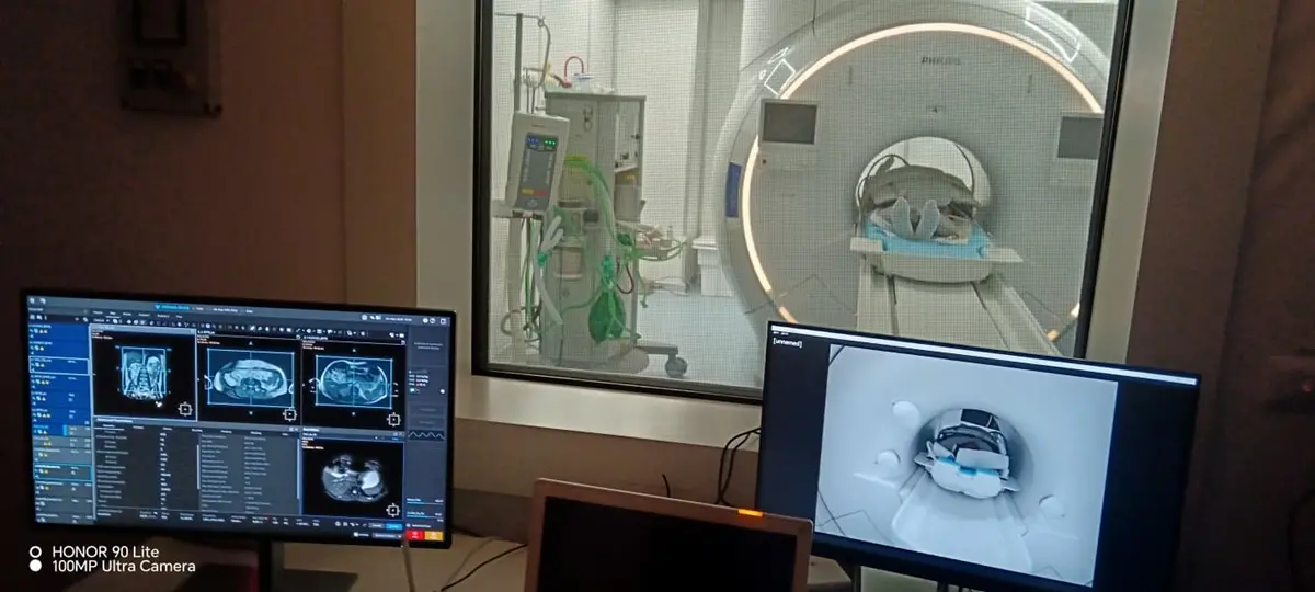 Al Gom\u00A0arriva la nuova risonanza magnetica 1.5 Tesla: più esami, diagnosi più precise e liste d’attesa da abbattere. Frittelli: «La Calabria dimostra di essere avanti»\n