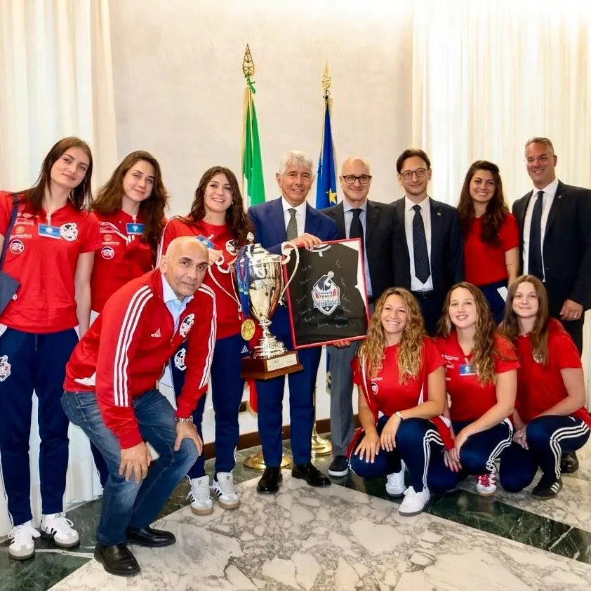 La Cosenza Smile Pallanuoto ricevuta dal ministro dello Sport Abodi\n