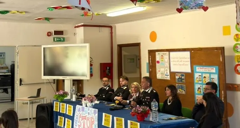 Mandatoriccio unisce studenti e nonni contro truffe agli anziani e bullismo\n