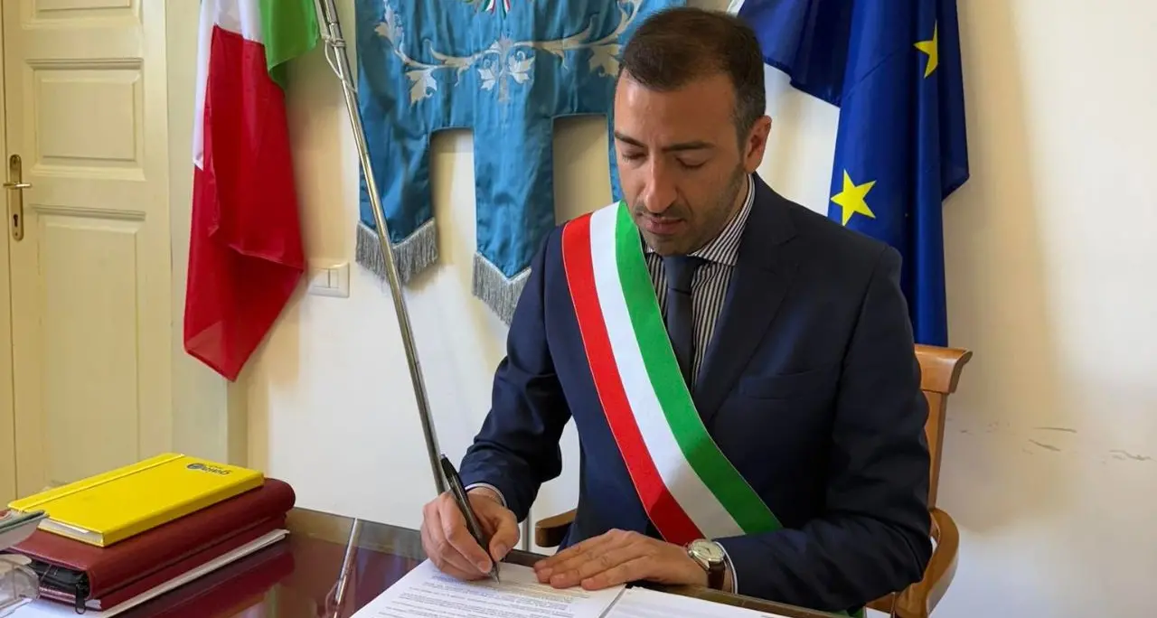 Aprigliano, la versione del sindaco: «Carabinieri in Comune? Intervenuti soltanto per riportare la calma»\u00A0\u00A0\n