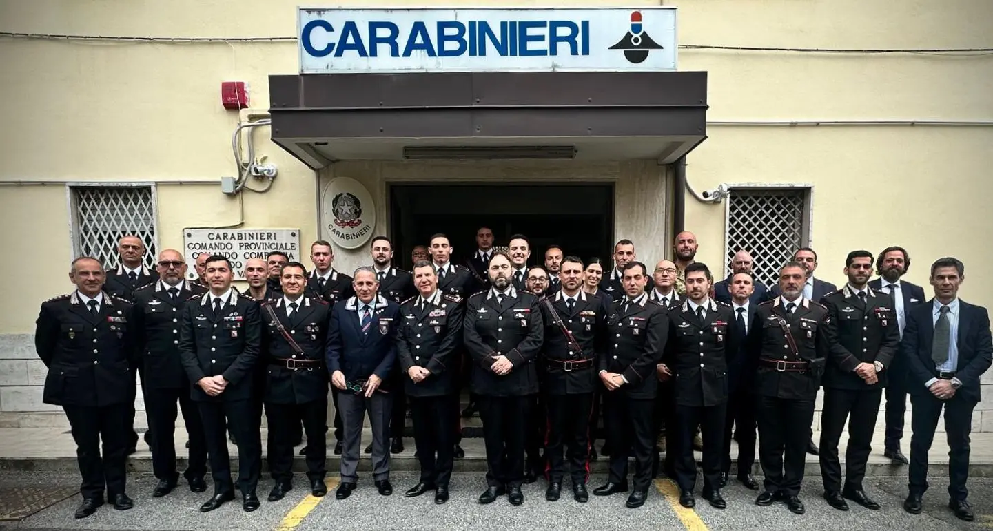 Il generale dei carabinieri Domizi in visita a Vibo: «L'Arma sia scudo dei cittadini onesti e braccio inflessibile dello Stato»\n