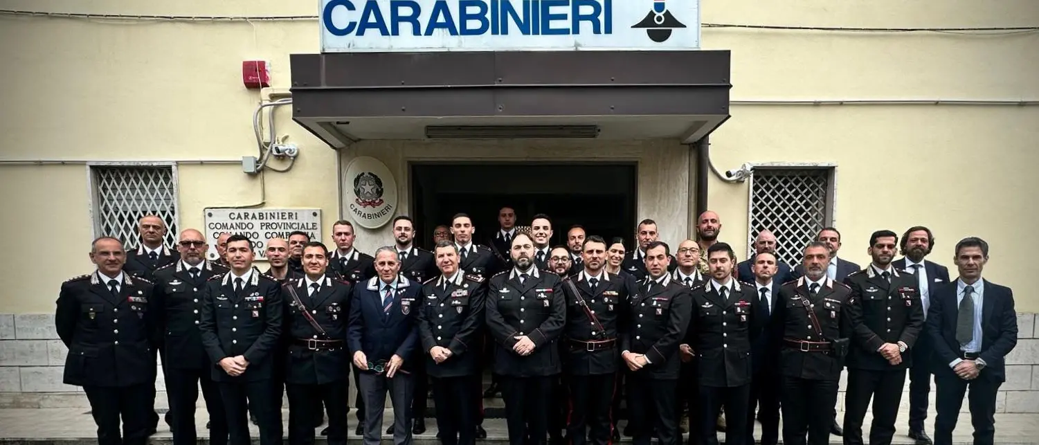 Il generale dei carabinieri Domizi in visita a Vibo: «L'Arma sia scudo dei cittadini onesti e braccio inflessibile dello Stato»\n