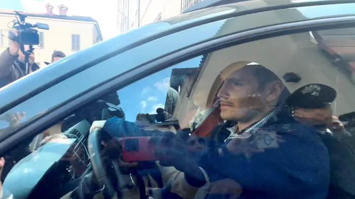 <p>Sempio lascia la Procura in auto - foto Ansa</p>\\n , ANSA