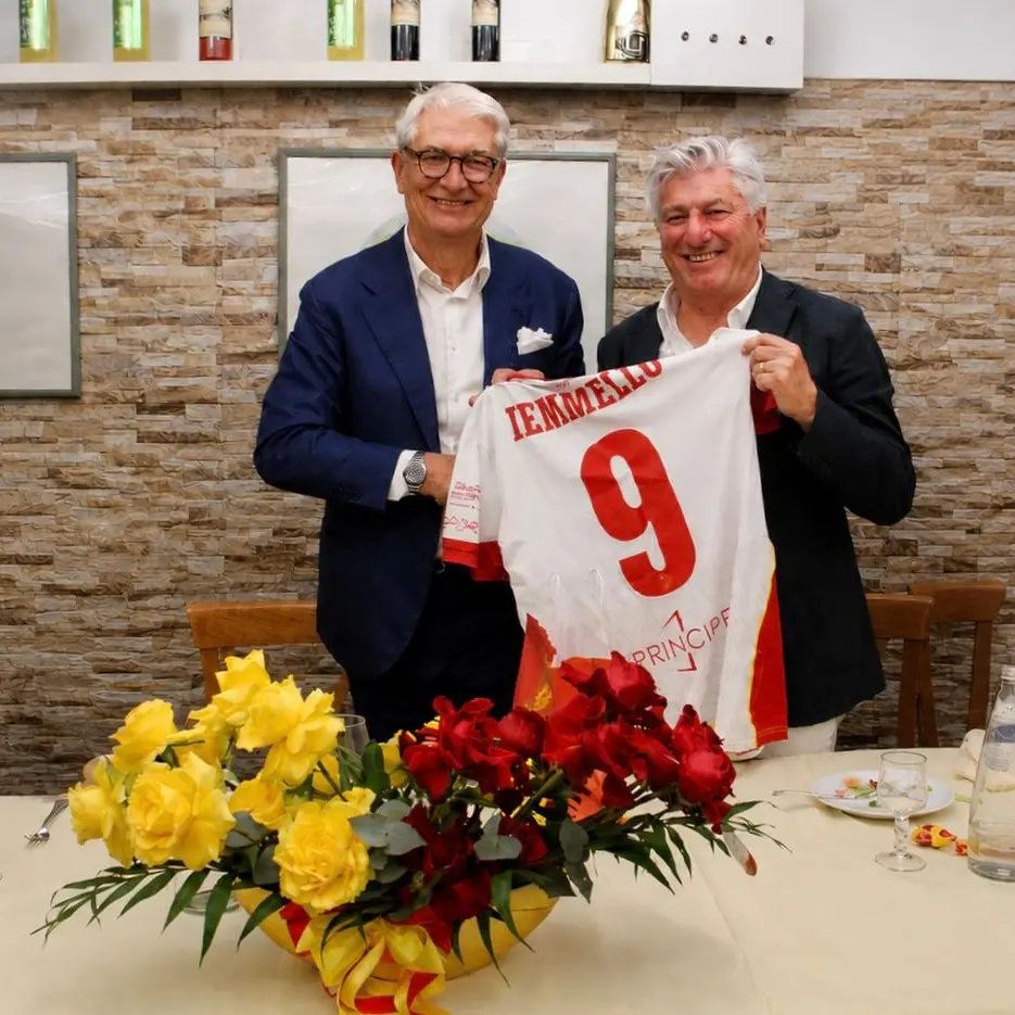 <p>Sellia Marina, inaugurato il <span style=\"color:hsl(0, 75%, 60%);\">Catanzaro Club “Floriano Noto</span>”</p>