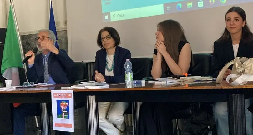 Vibo, al liceo classico la presentazione del libro “Riprendiamoci l'Anima” di Domenico Contartese\n