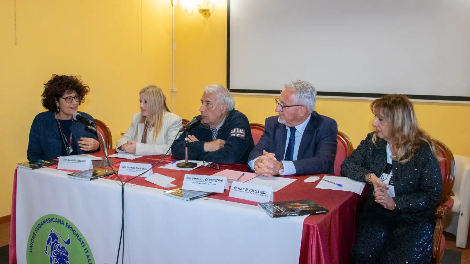 <p>Un momento dell'incontro</p>\\n