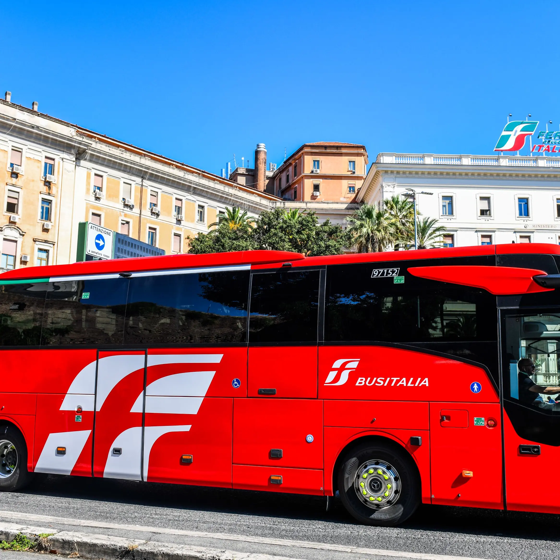 Dalla Calabria al Centro-Italia, Busitalia attiva due nuovi collegamenti: Crotone-Perugia e Catanzaro-Siena\n