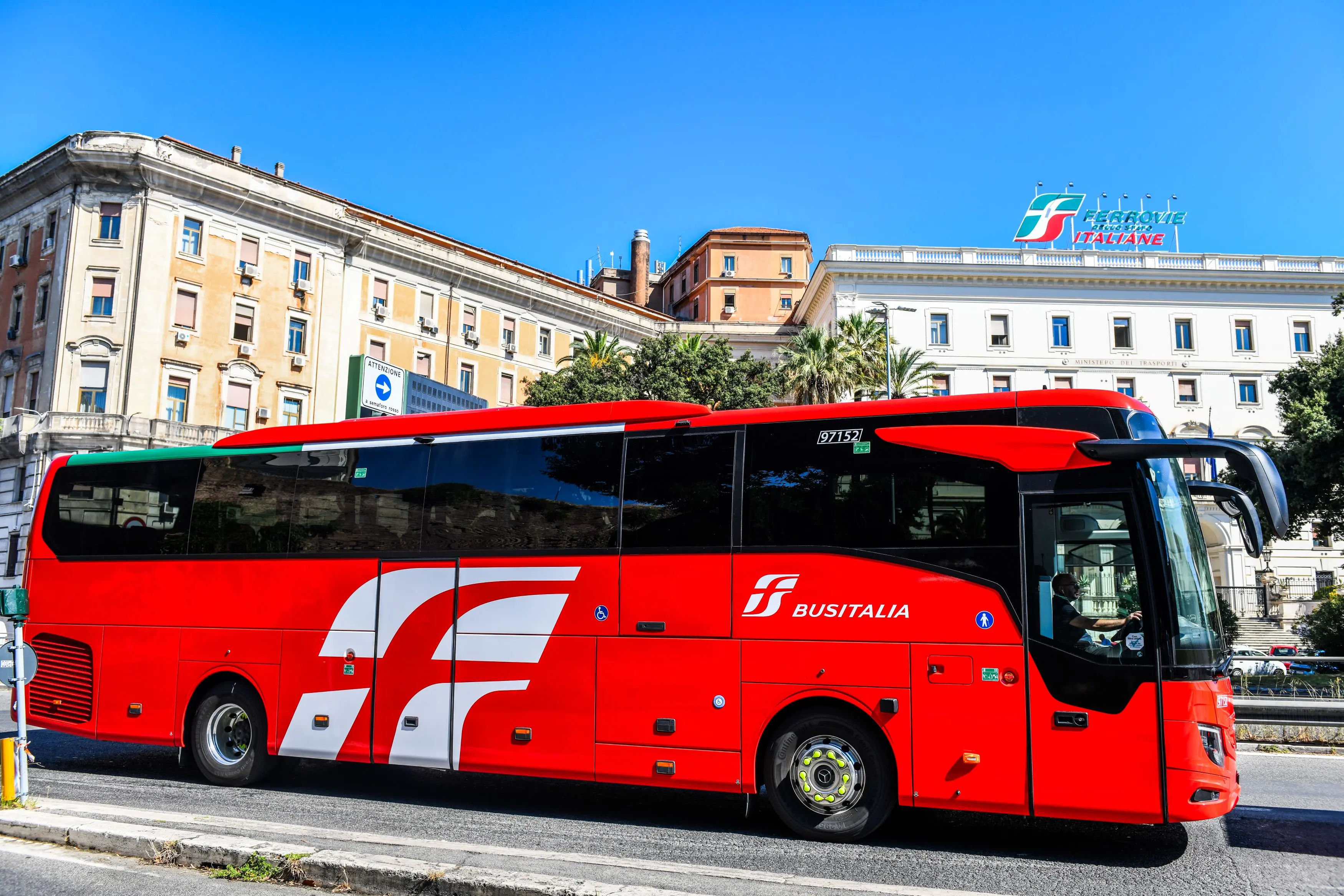Dalla Calabria al Centro-Italia, Busitalia attiva due nuovi collegamenti: Crotone-Perugia e Catanzaro-Siena\n