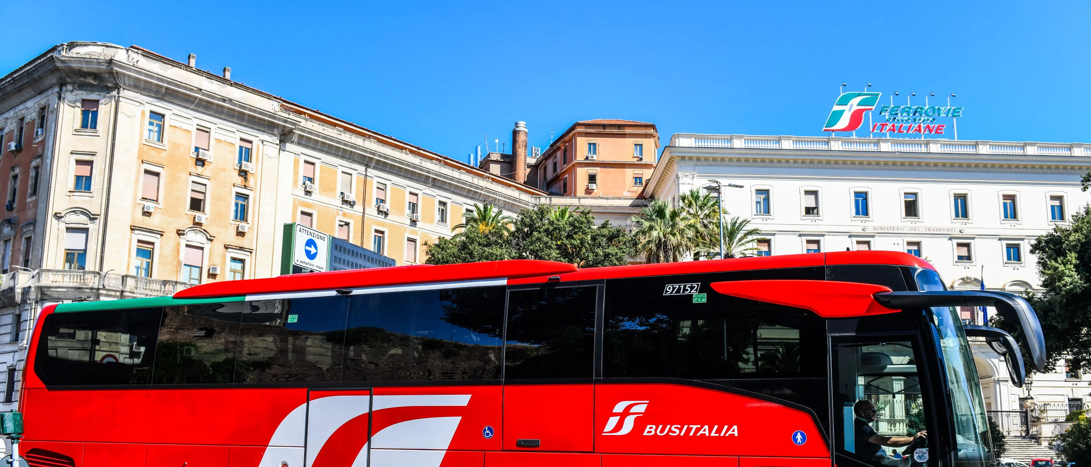 Dalla Calabria al Centro-Italia, Busitalia attiva due nuovi collegamenti: Crotone-Perugia e Catanzaro-Siena\n