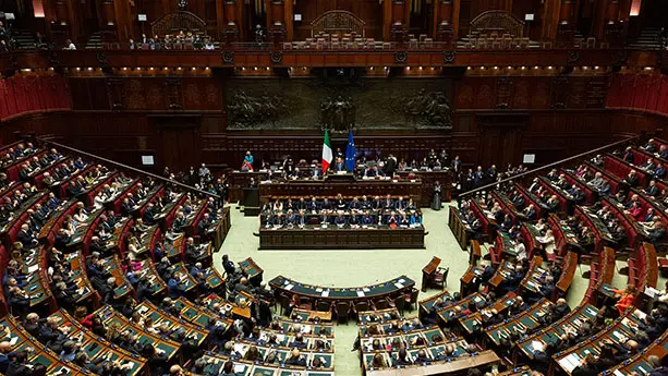 Ponte sullo Stretto, il Governo incassa la fiducia alla Camera: via libera al decreto con 186 voti favorevoli\n