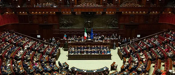 Ponte sullo Stretto, il Governo incassa la fiducia alla Camera: via libera al decreto con 186 voti favorevoli\n