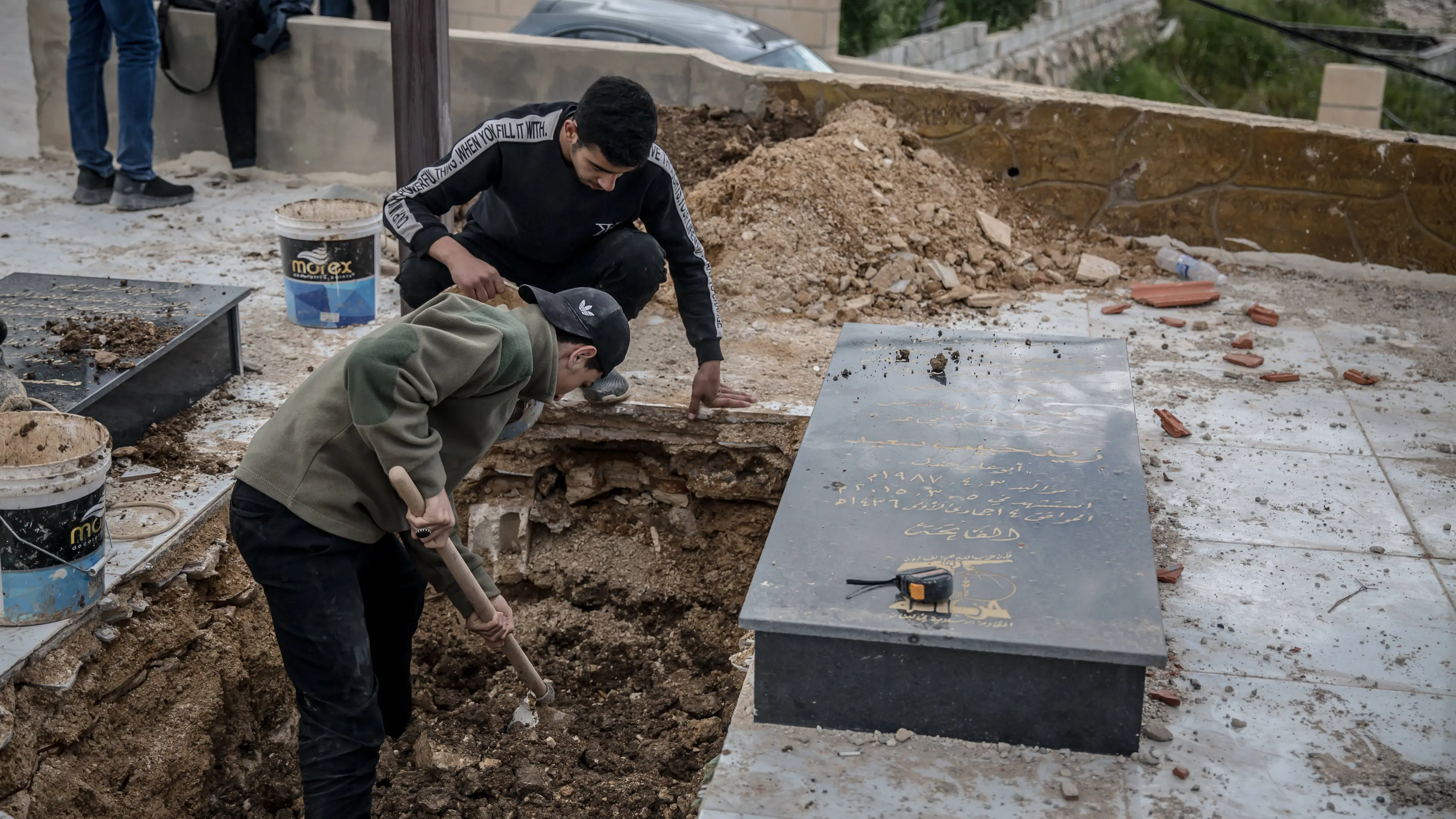 Men prepare graves in a cemetery in the village of Majdal Zoun, Tyre district. A fragile ceasefire was declared on April 16, after almost 2,300 people in Lebanon were killed by Israeli attacks since March 2, but many Lebanese are worried about a return to all-out war. - Sally Hayden / SOPA Images - //SOPAIMAGES_23040277/Credit:Sally Hayden / SOPA/SIPA/2604230859 , Sally Hayden / SOPA/SIPA