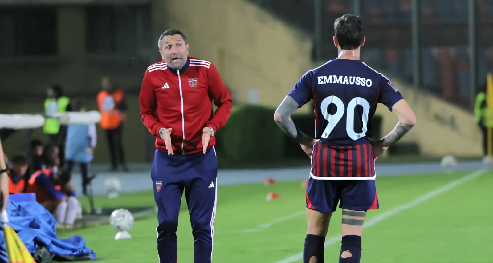 <p>Cosenza travolto dal Casarano (1-5): il Marulla fischia, il cammino nei playoff s'interrompe subito</p>
