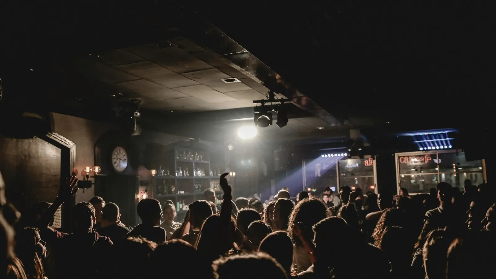 Reggio, un weekend per tutti tra “Notre Dame”, techno underground e tramonti sul mare\n