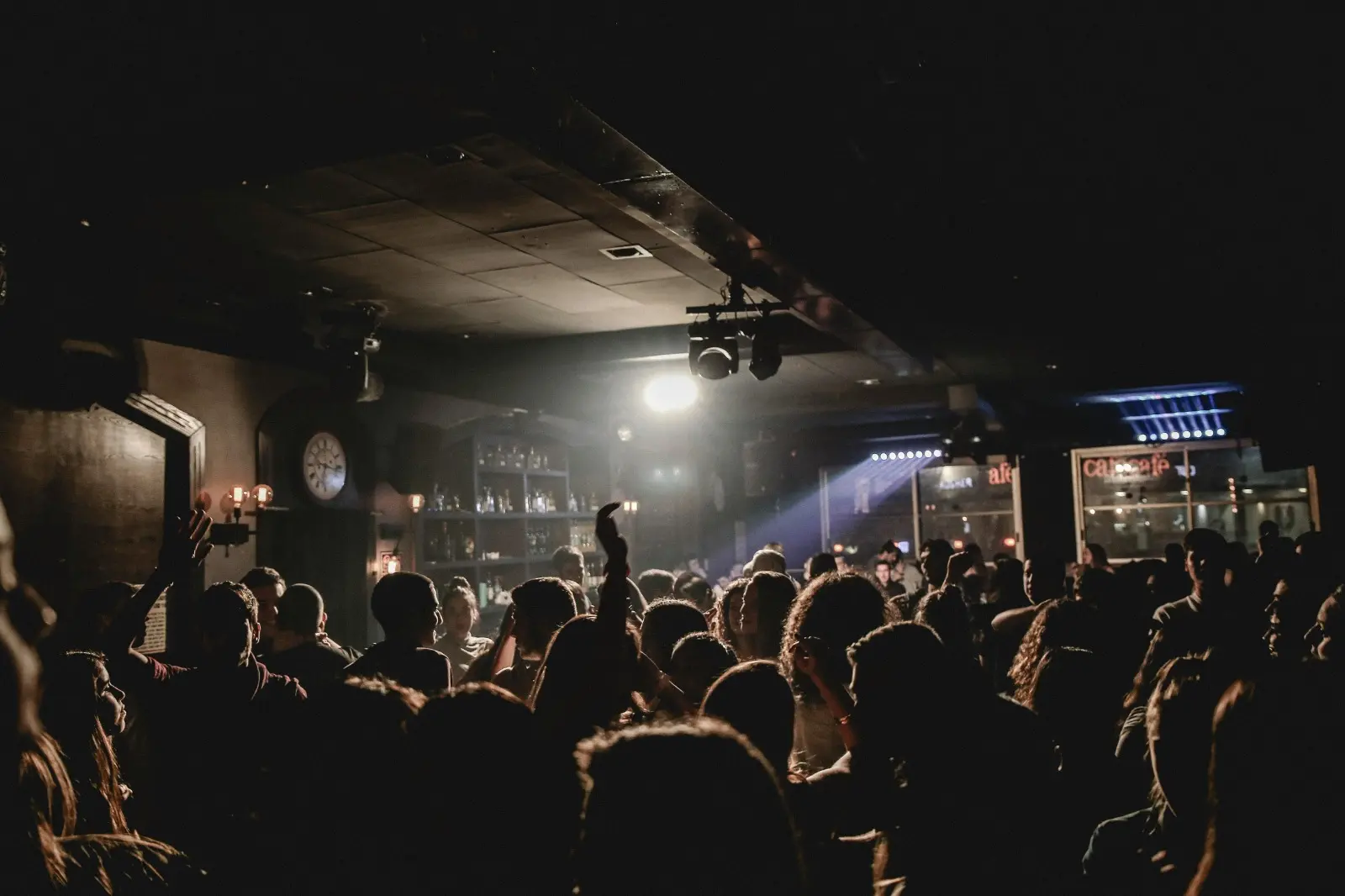 Reggio, un weekend per tutti tra “Notre Dame”, techno underground e tramonti sul mare\n
