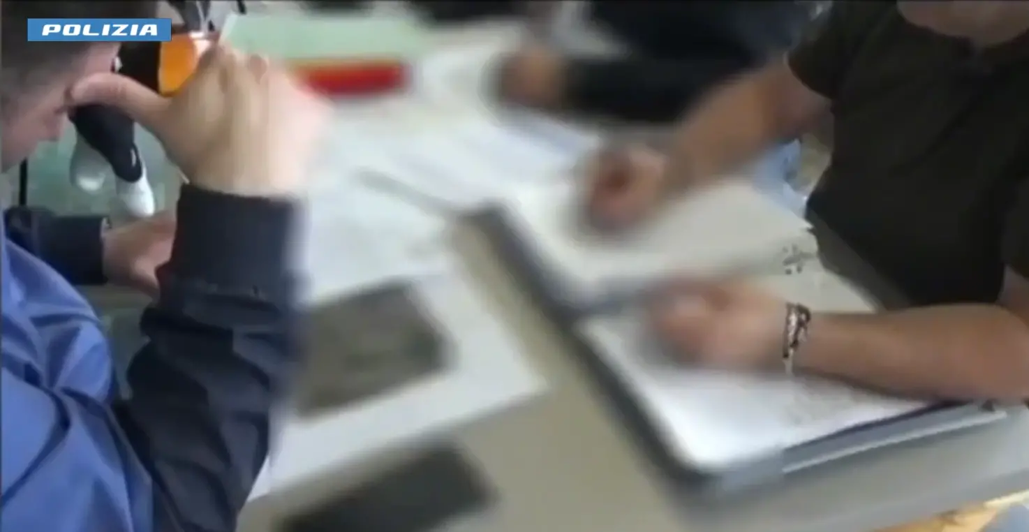 Case inesistenti e\u00A0denaro per avere\u00A0i documenti,\u00A0la fabbrica dei permessi di soggiorno: 93 indagati nel Crotonese –\u00A0NOMI\n