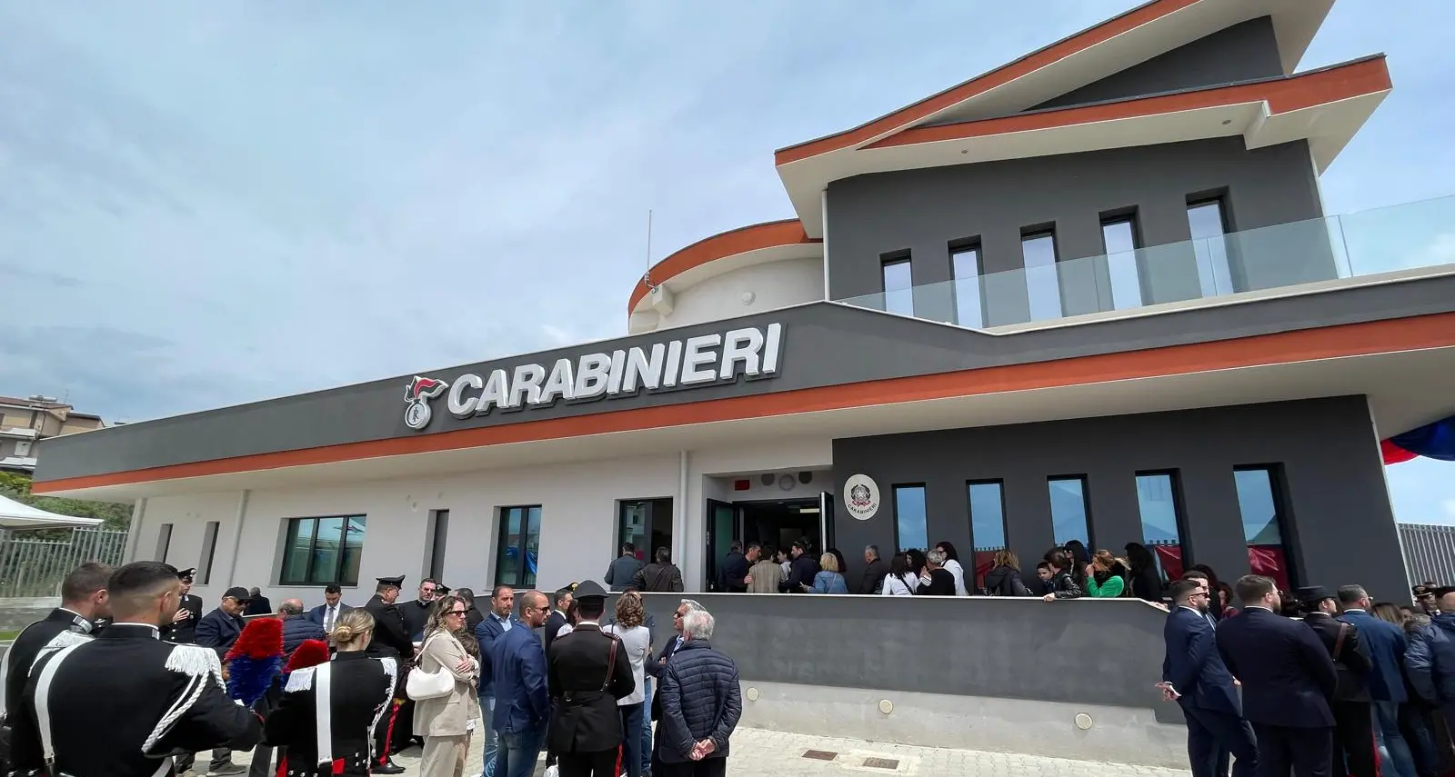Un presidio di sicurezza a Placanica, taglio del nastro per la nuova caserma dei Carabinieri\n