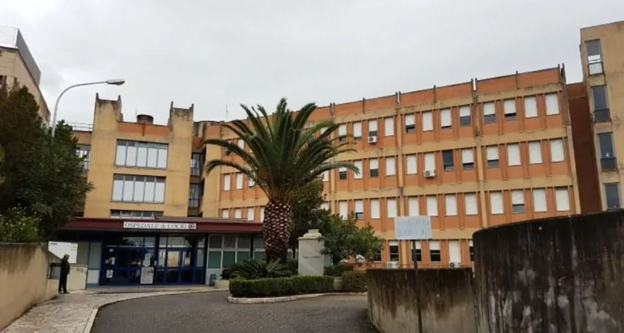 <p>Ospedale Locri, l’Asp inaugura <span style=\"color:hsl(0, 75%, 60%);\">il nuovo Pronto Soccorso </span>e la sala operatoria di ultima generazione</p>